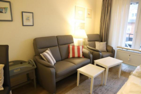 1-Zimmer-Appartement mit Einbauschränken und Doppelschrankbett